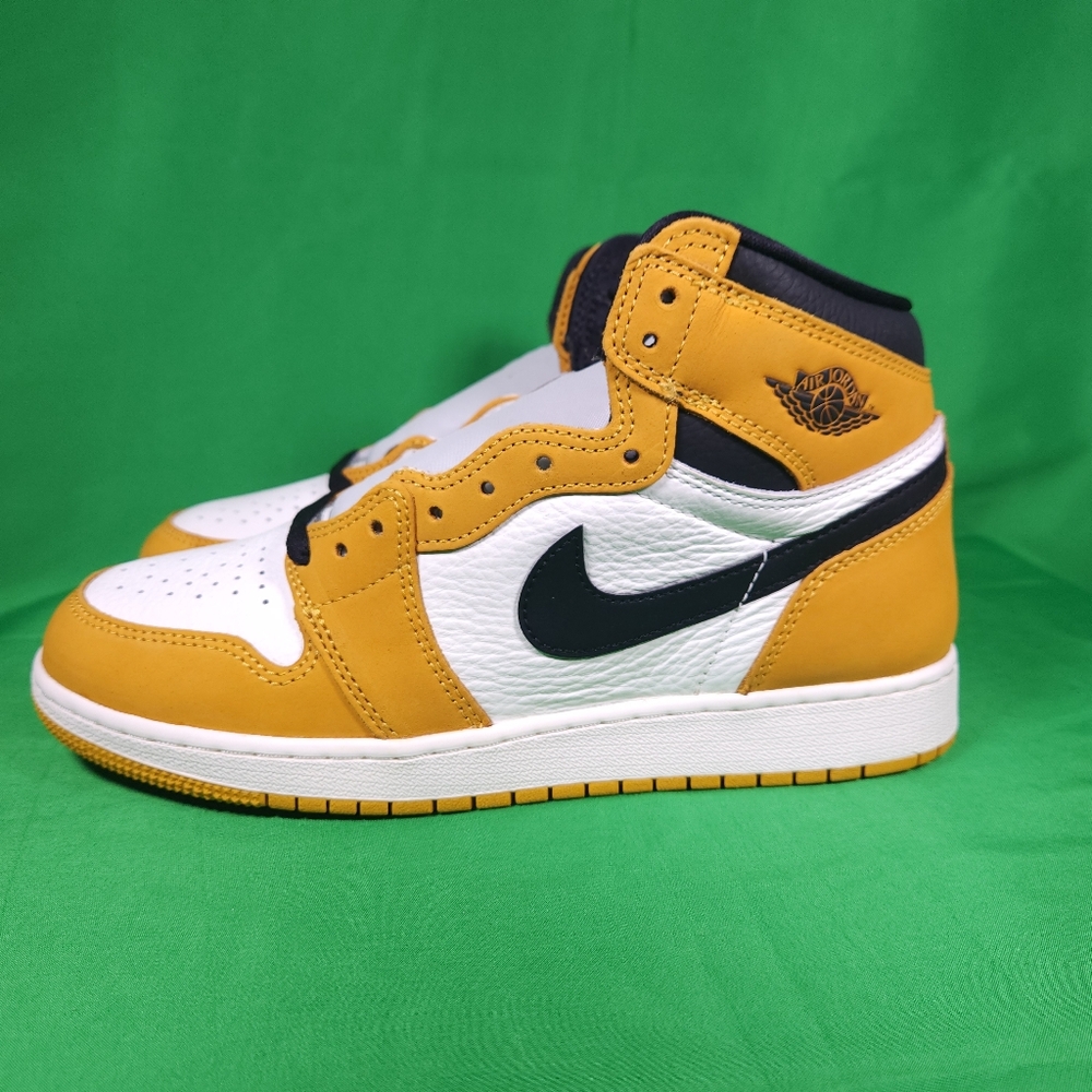 ❌️SOLD❌️ Nike Air Jordan 1 High OG GS- Yellow Ochre Size 4Y/6W - Picture 1 of 8